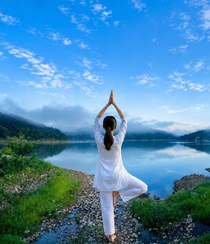 yoga-pose-lake-ananda-karnika